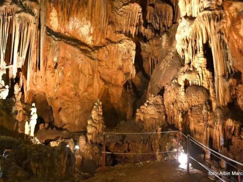 Jaskinia Vranjaca w Chorwacji, Dalmacja - region Splitu